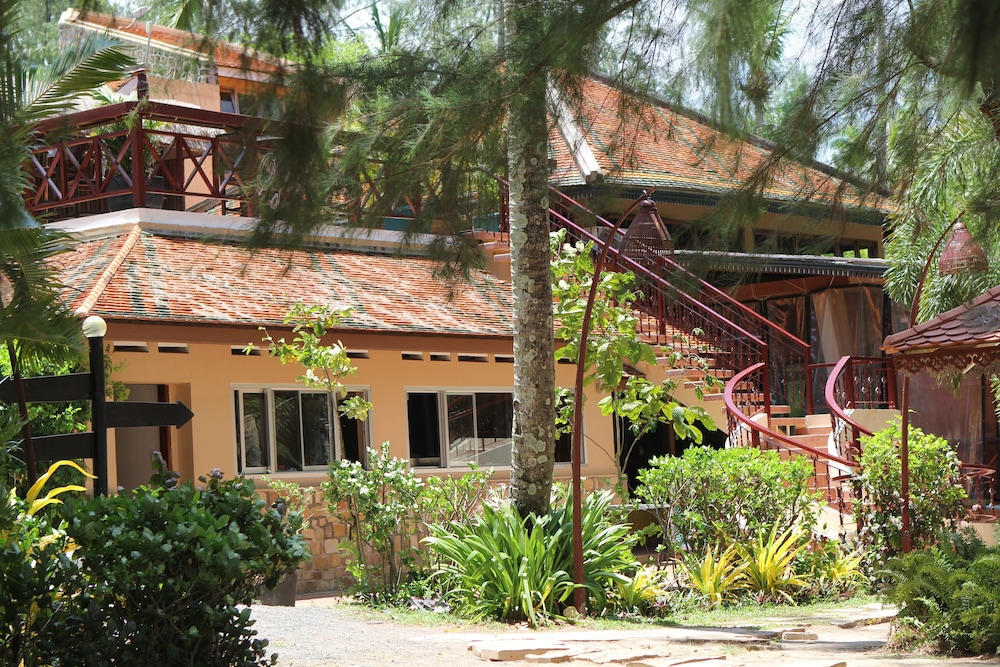 Nataya Roundhouse Coral Bay Resort and Spa 2/51
