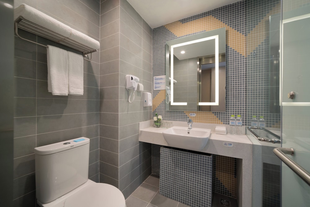 غرفة قياسية بسريرين منفصلين في طابق مرتفع، Holiday Inn Express Qingdao Innovation Park 3/3