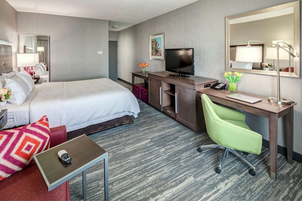Hampton Inn & Suites Palm Desert 19/64