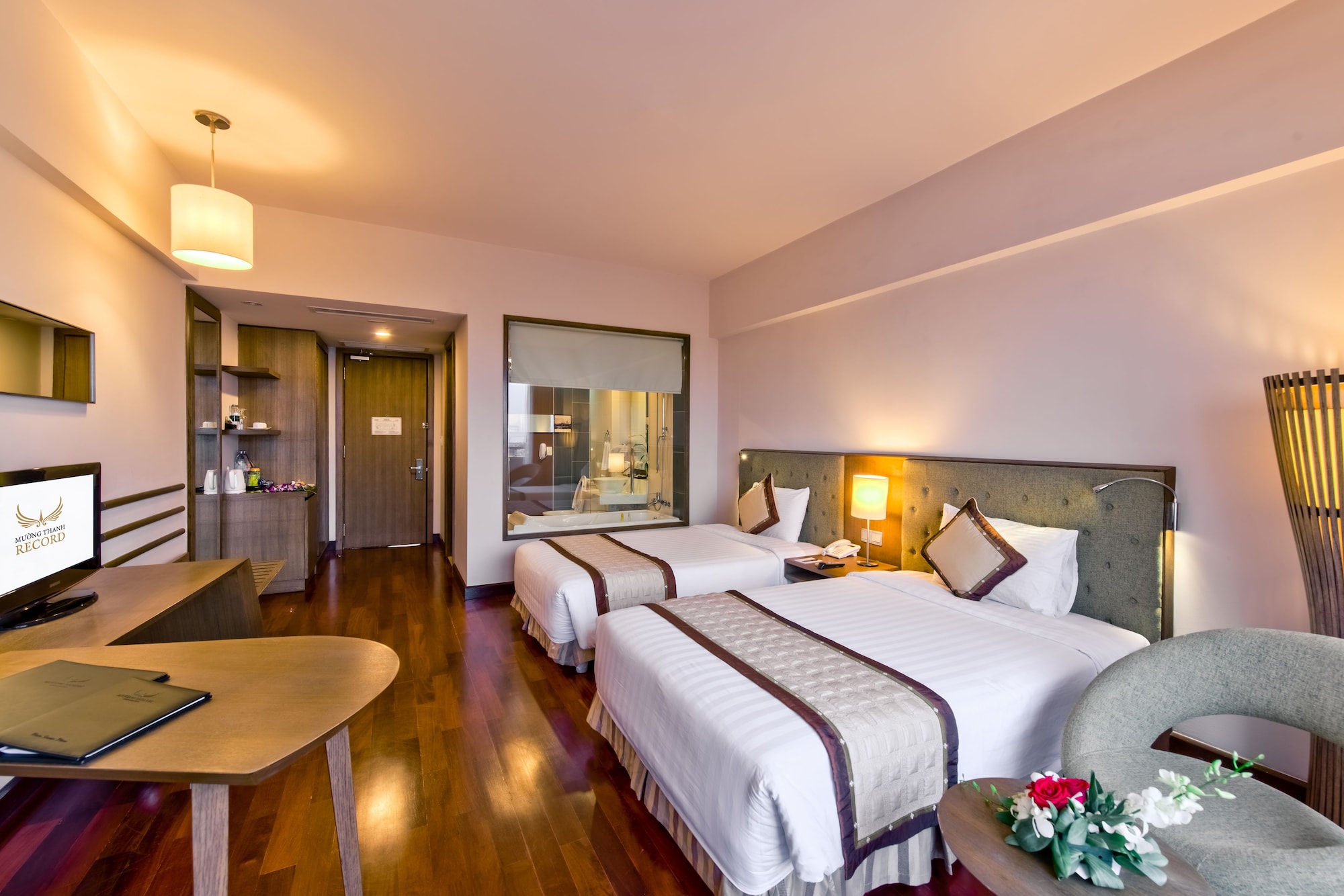 DELUXE, TWIN BEDS