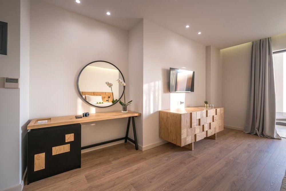 Glow Boutique Hotel & Suites 8/50