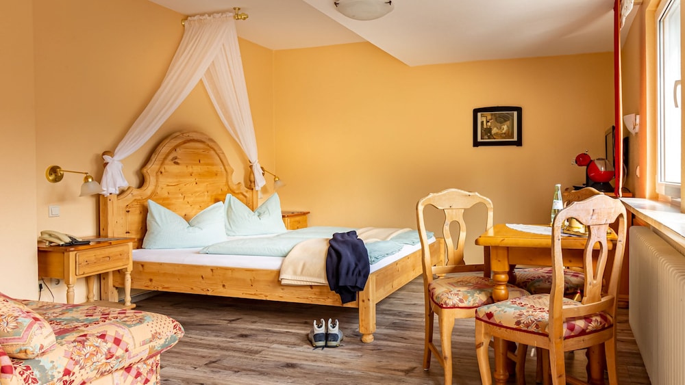 Panoramic, Queen Bed, River View, Sofa, Balcony
