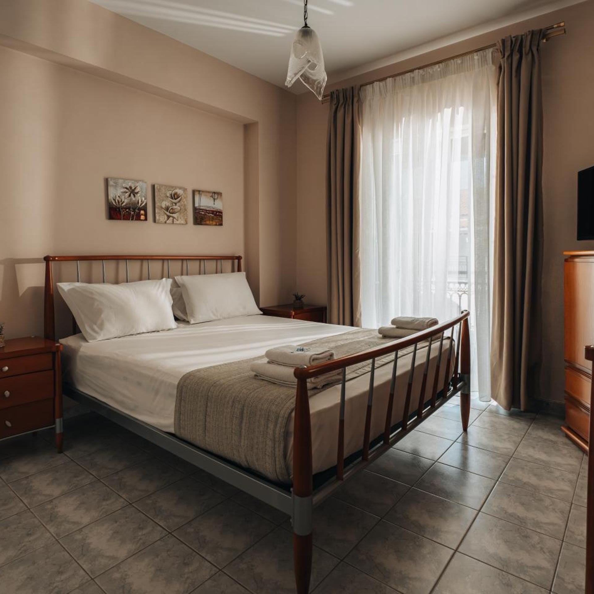 Dream Hotel 33/71