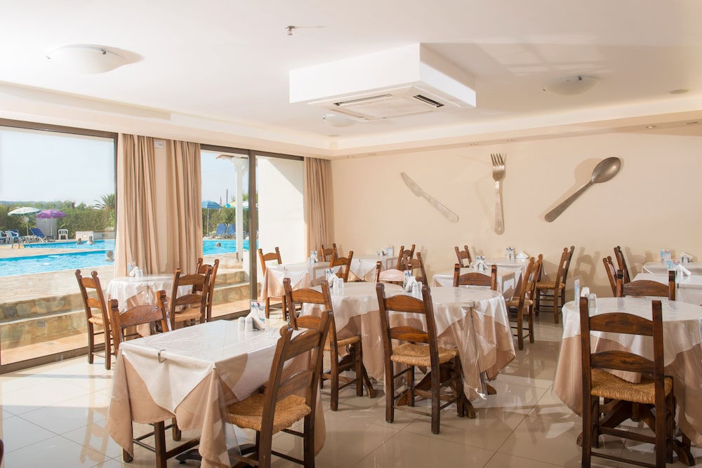 Oasis Beach Hotel - Adult Only 30/50