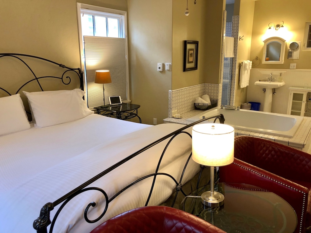 The Inn On First 28/50