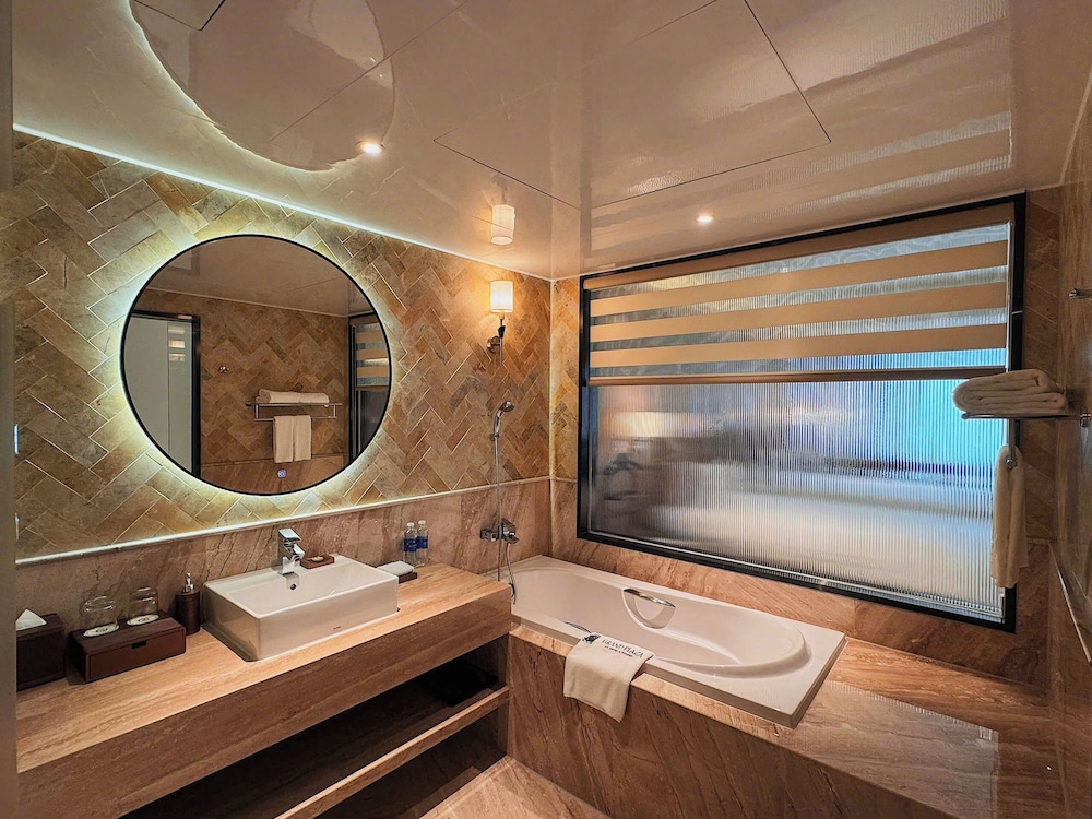 Room, Twin Beds, City View, Grand Plaza Hanoi 3/3