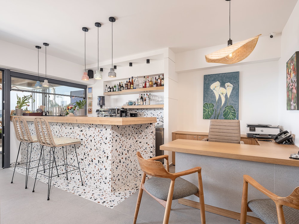 Calla Luxury Seafront Suites 36/50