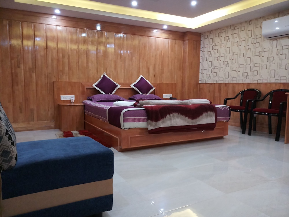 Gkm Grand Hotel 18/50