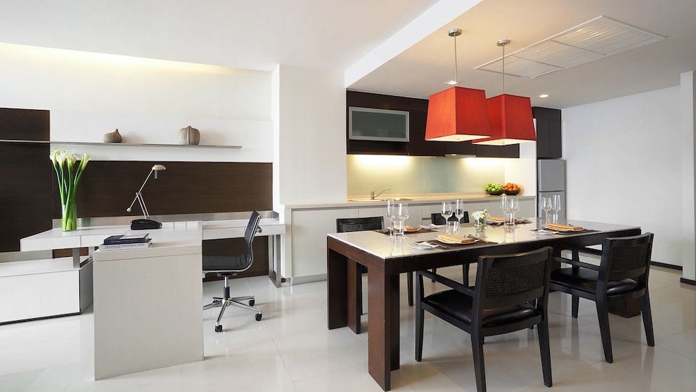 JC Kevin Sathorn Bangkok Hotel (ex. Anantara Sathorn Bangkok Hotel) 45/64