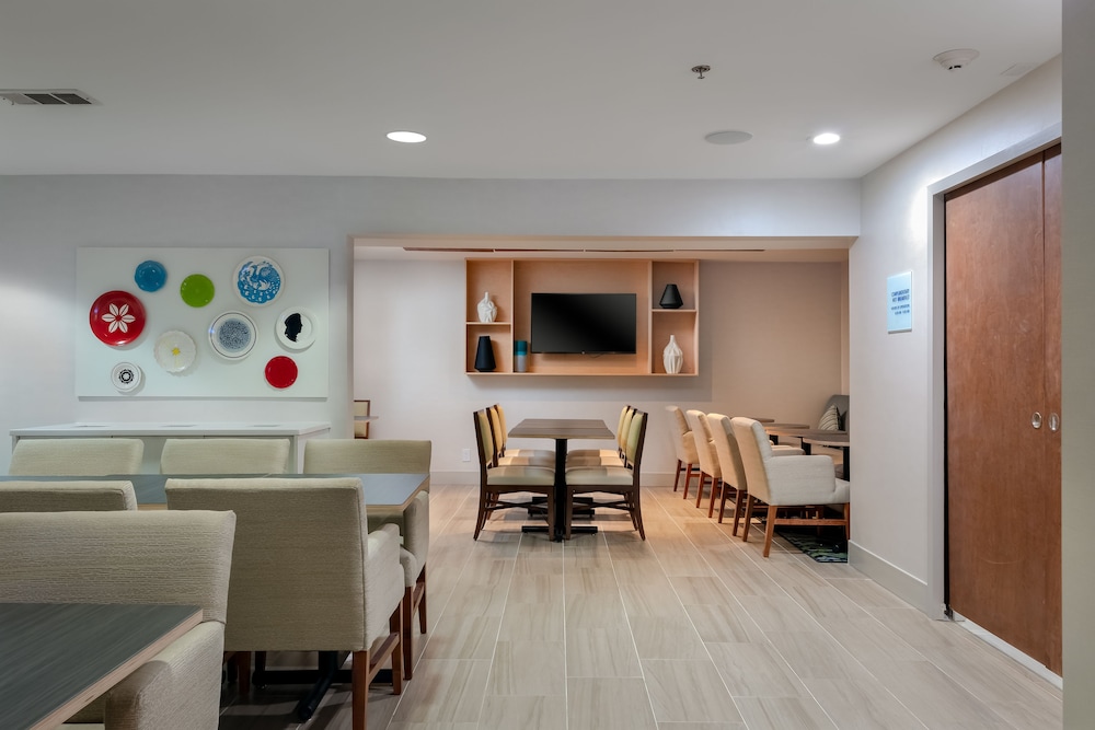 Holiday Inn Express Alpharetta Roswell 46/68