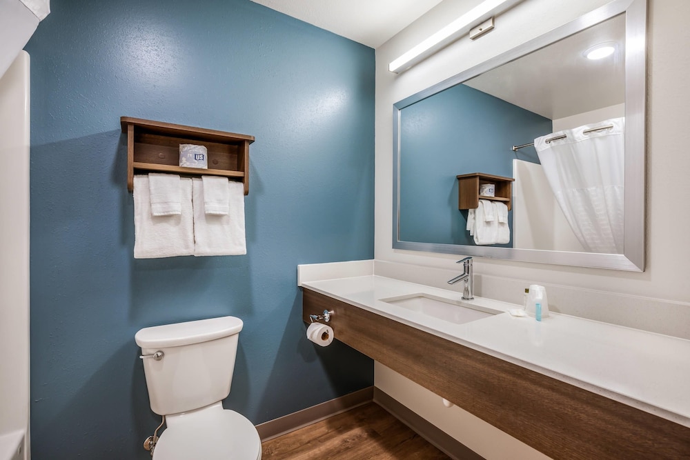 WoodSpring Suites Chicago Addison 27/31