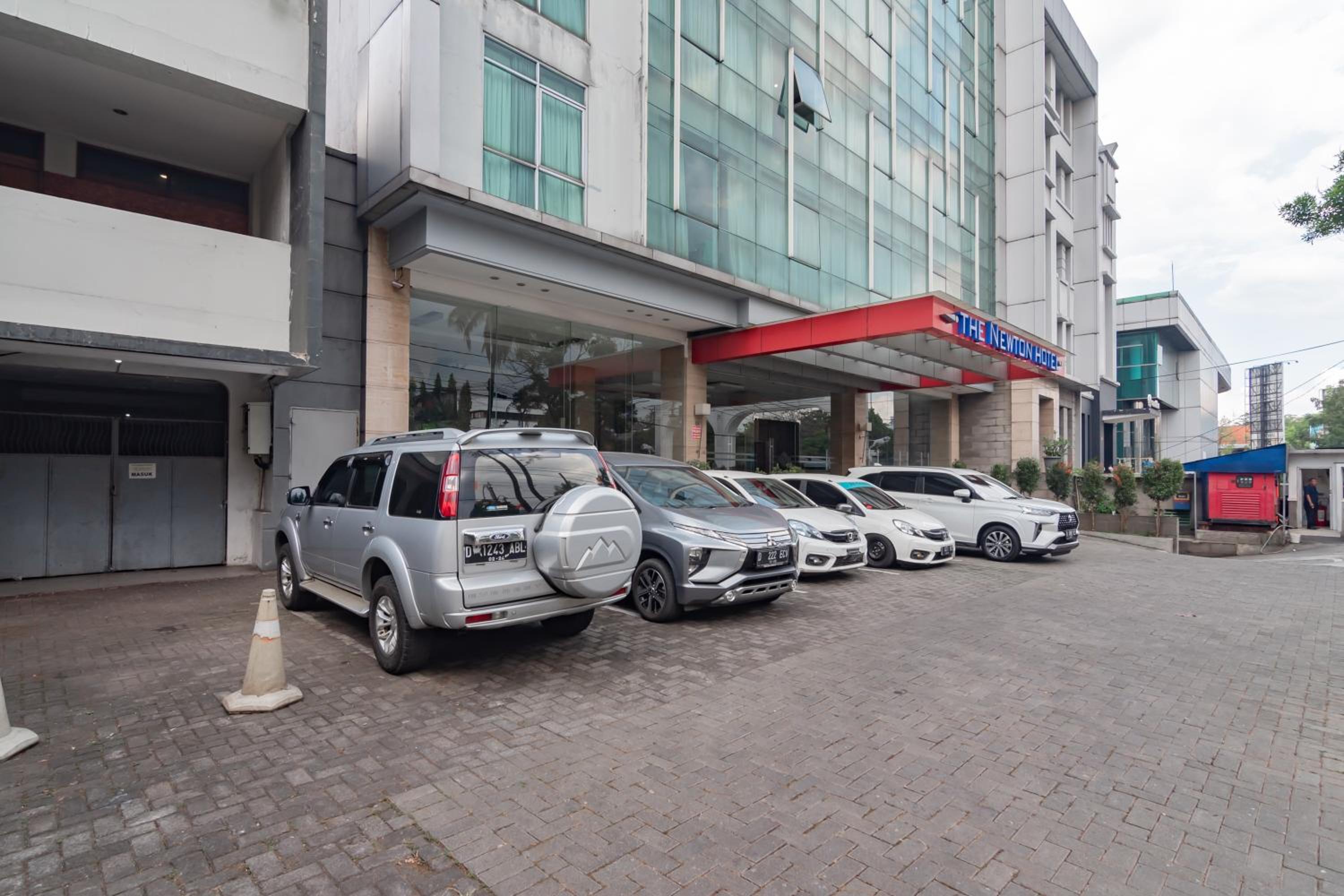 Urbanview Hotel Newton Riau Bandung 46/55