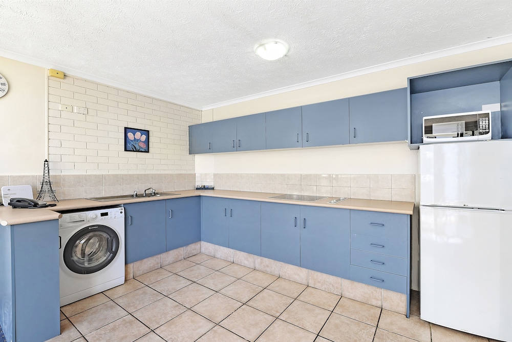 BEST WESTERN BROADBEACH TRAVEL INN APARTMENTS 9/70