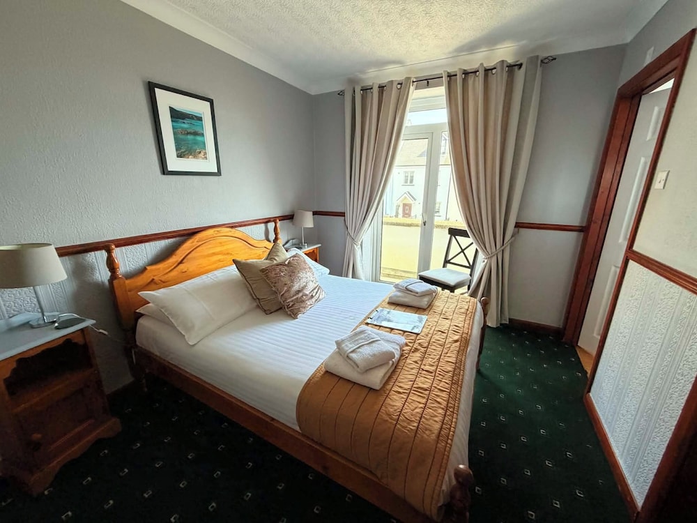 The Gower Hotel 12/35