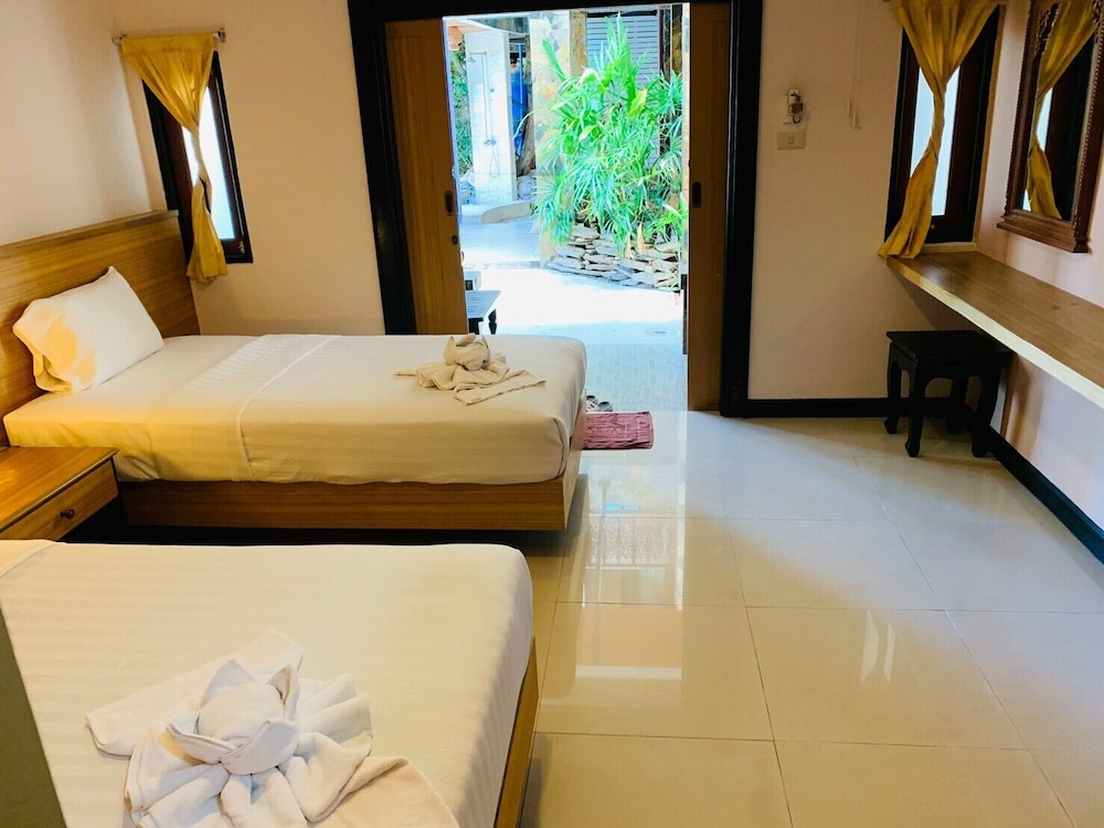 Standard, Twin Beds