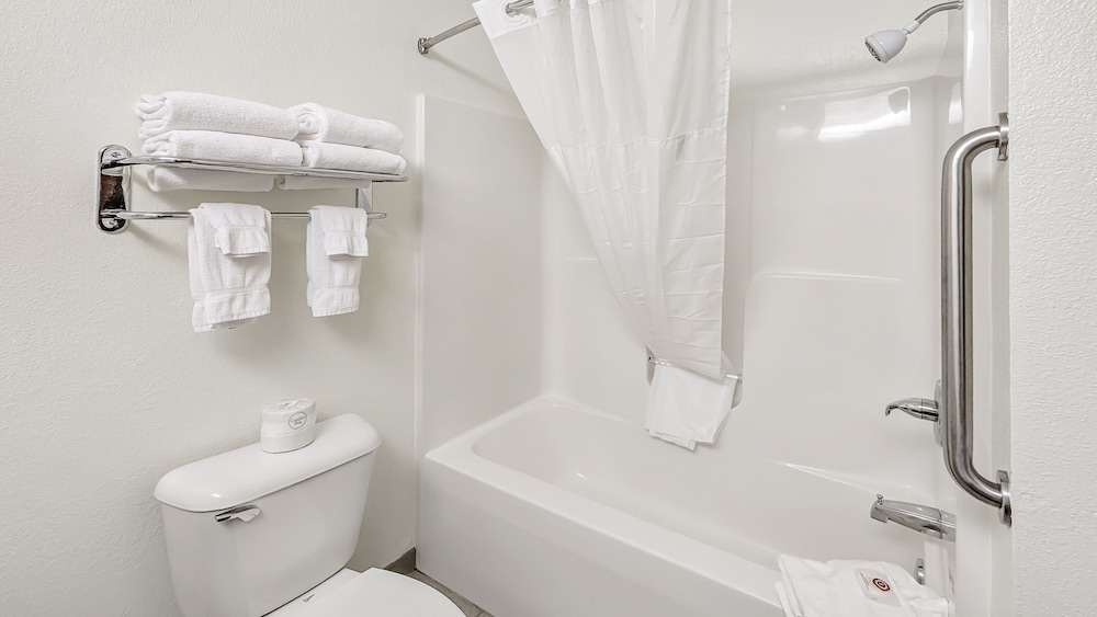 Estherville Hotel Amp Suites 46/50
