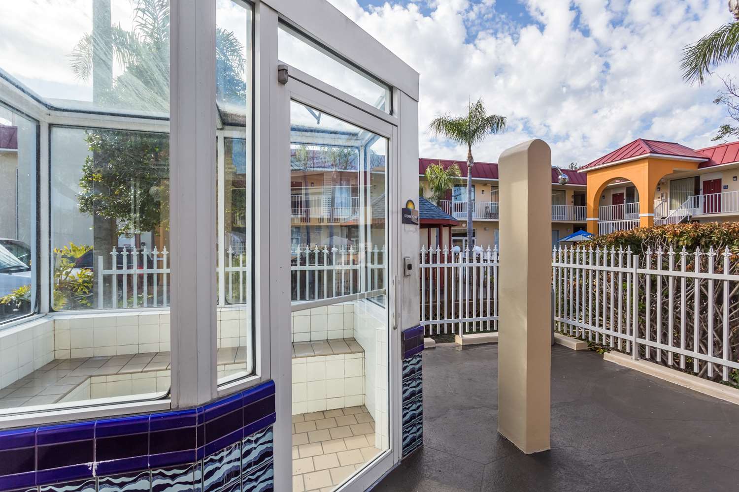 Days Inn & Suites By Wyndham Port Richey 43/45