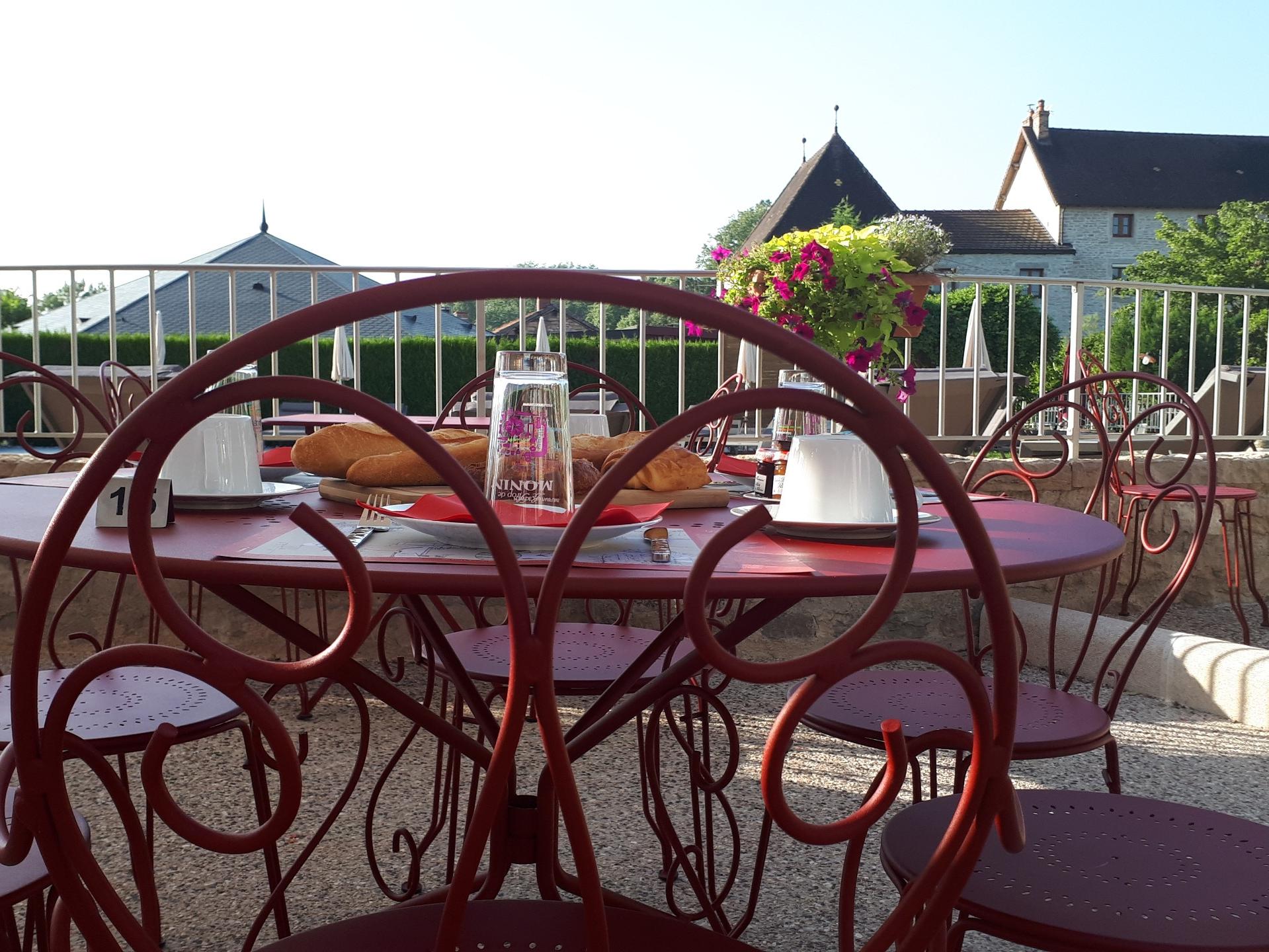 HOTEL LE CLOS DE LA VOUGE 2/16