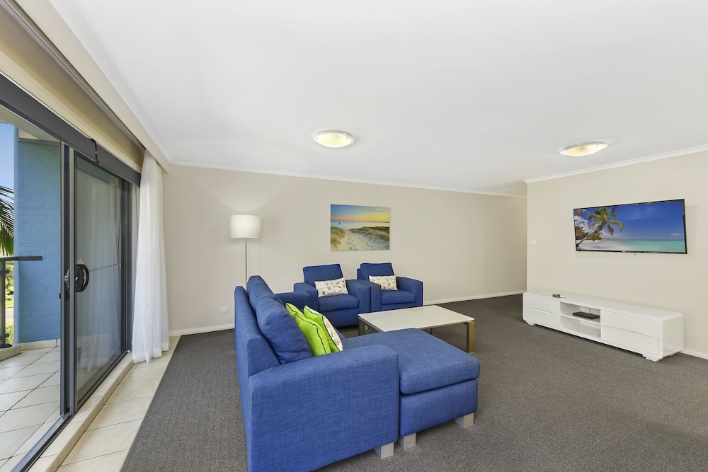 Flynns Beach Resort 26/33