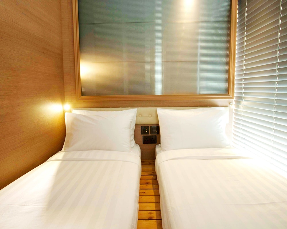 Bluejay Residences 33/40