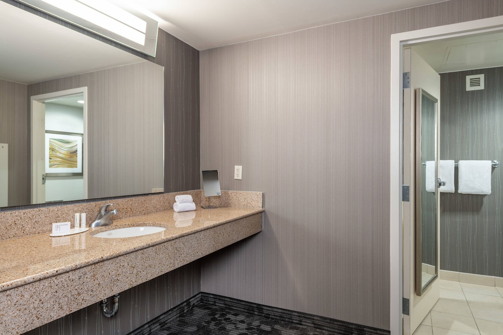 Courtyard by Marriott Newark University of Delaware 17/50