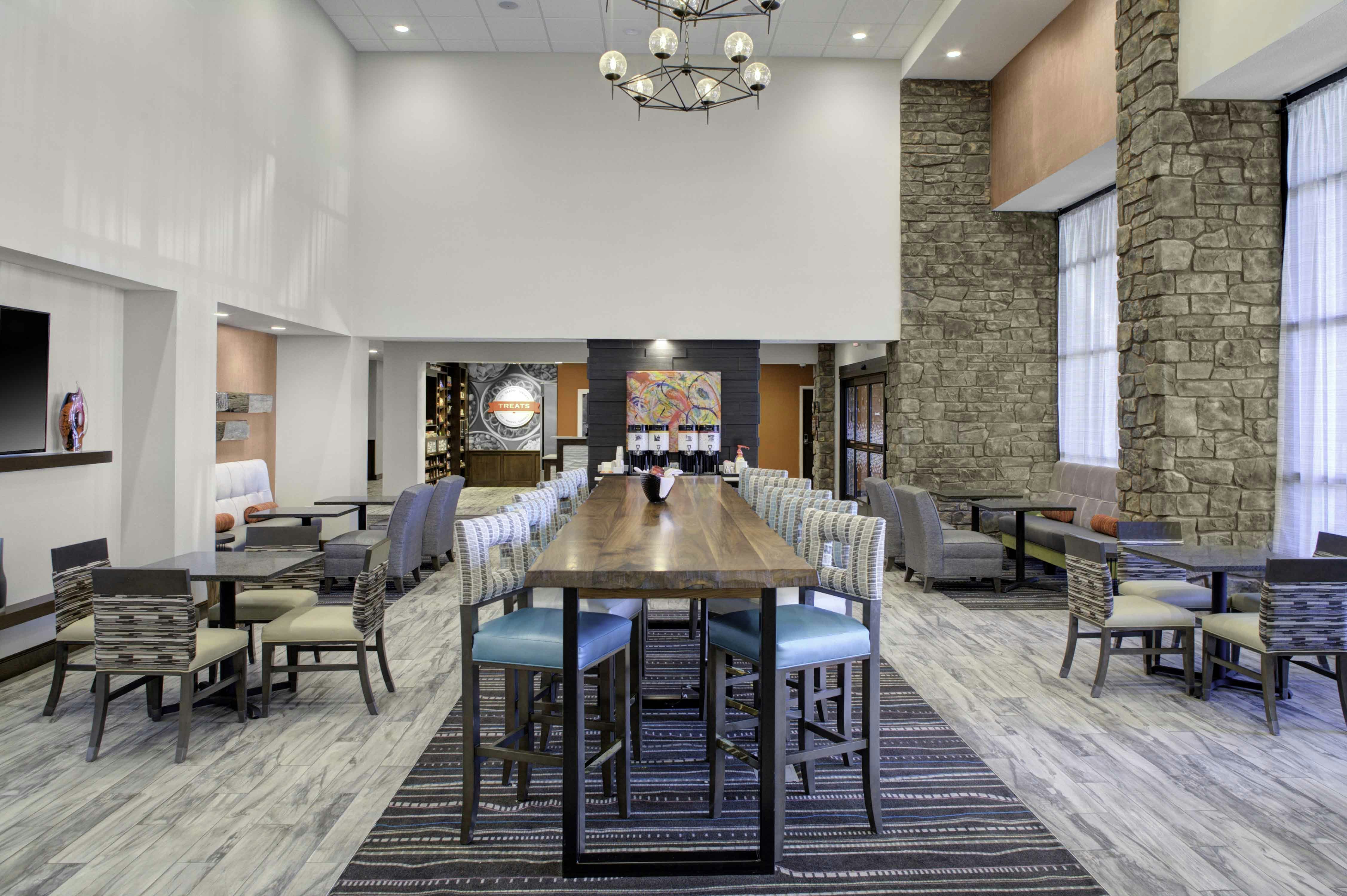 Hampton Inn Suites Flagstaff East Az 26/44