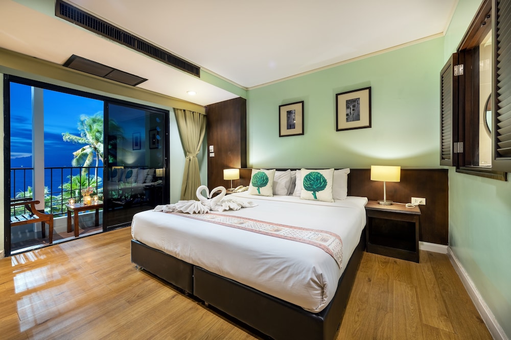 THE JOMTIEN TWELVE 19/46