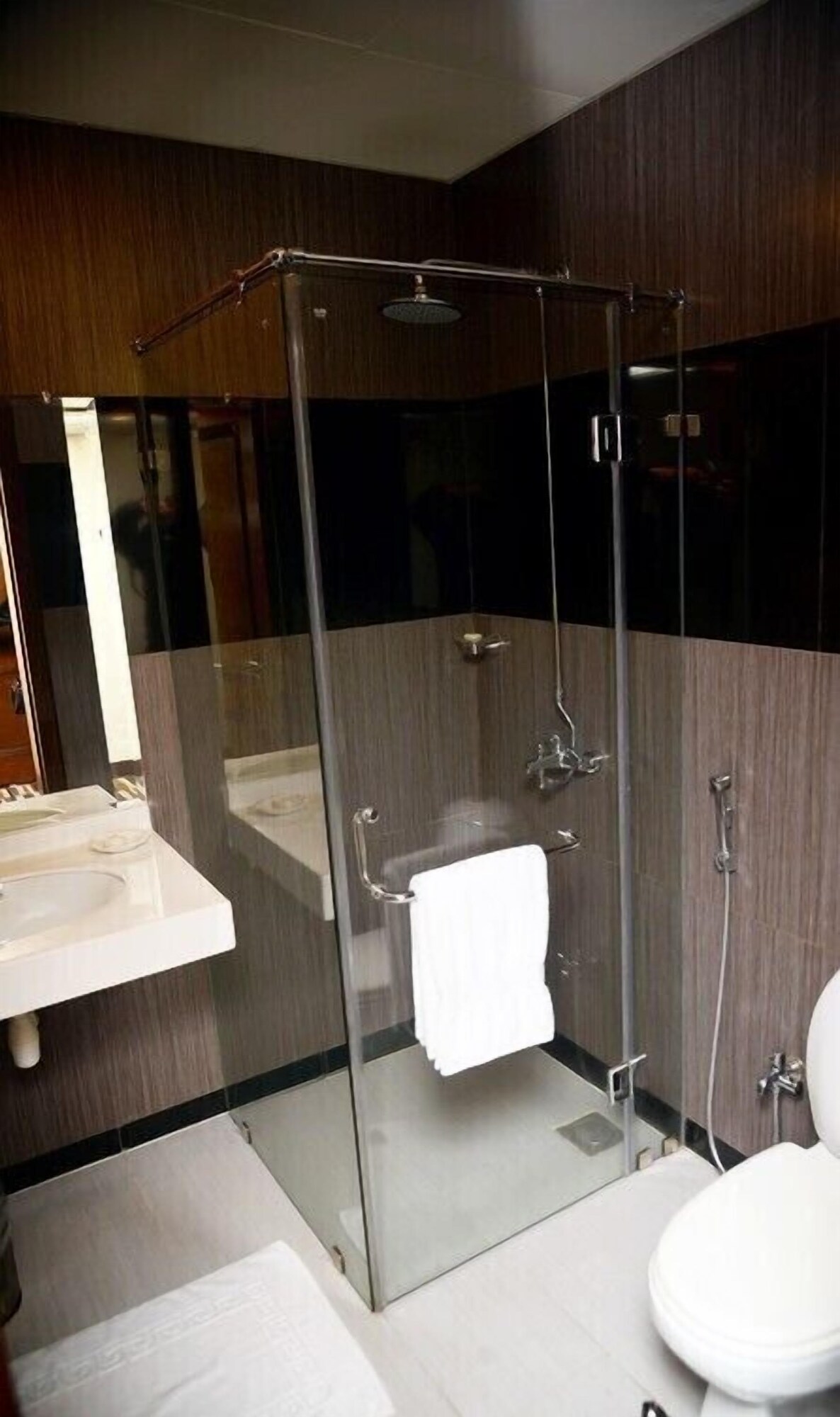 غرفة ديلوكس بسرير كينج وسرير كوين، Avari Xpress Gulberg Lahore 2/2