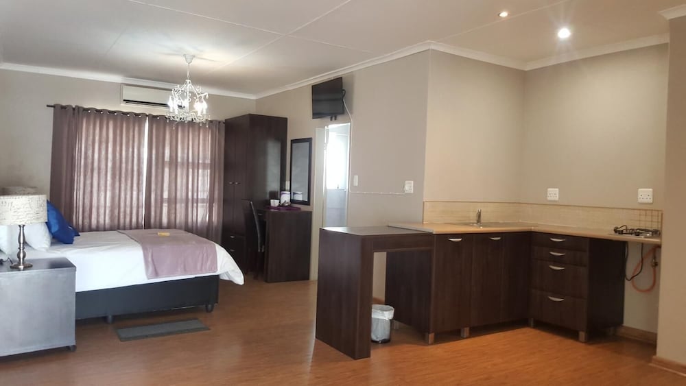 Luxury Heights Guesthouse 11/26