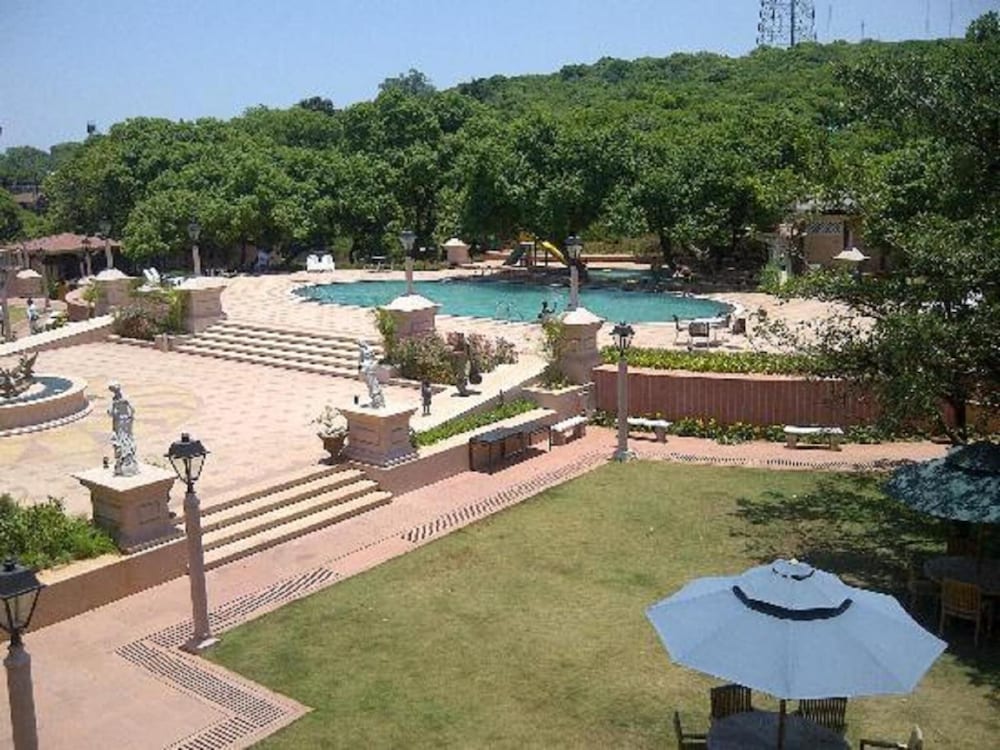 Evershine Resort & Spa 65/69