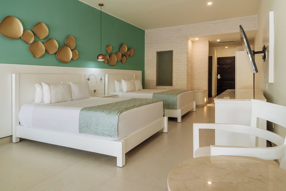 Pool, Walkout, Junior Suite, Single