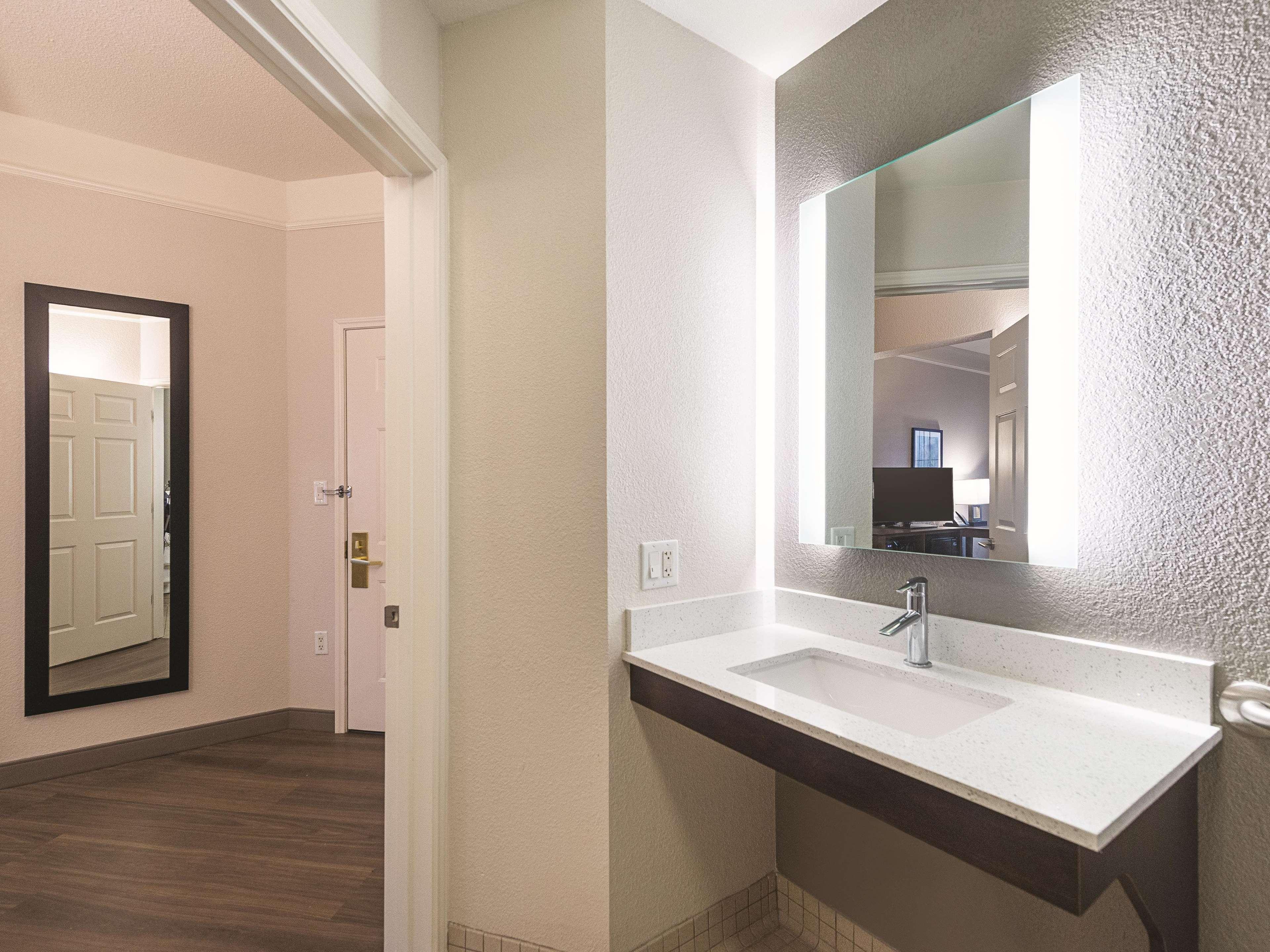 Room, La Quinta Inn Suites Oklahoma City Nw Expwy 5/5