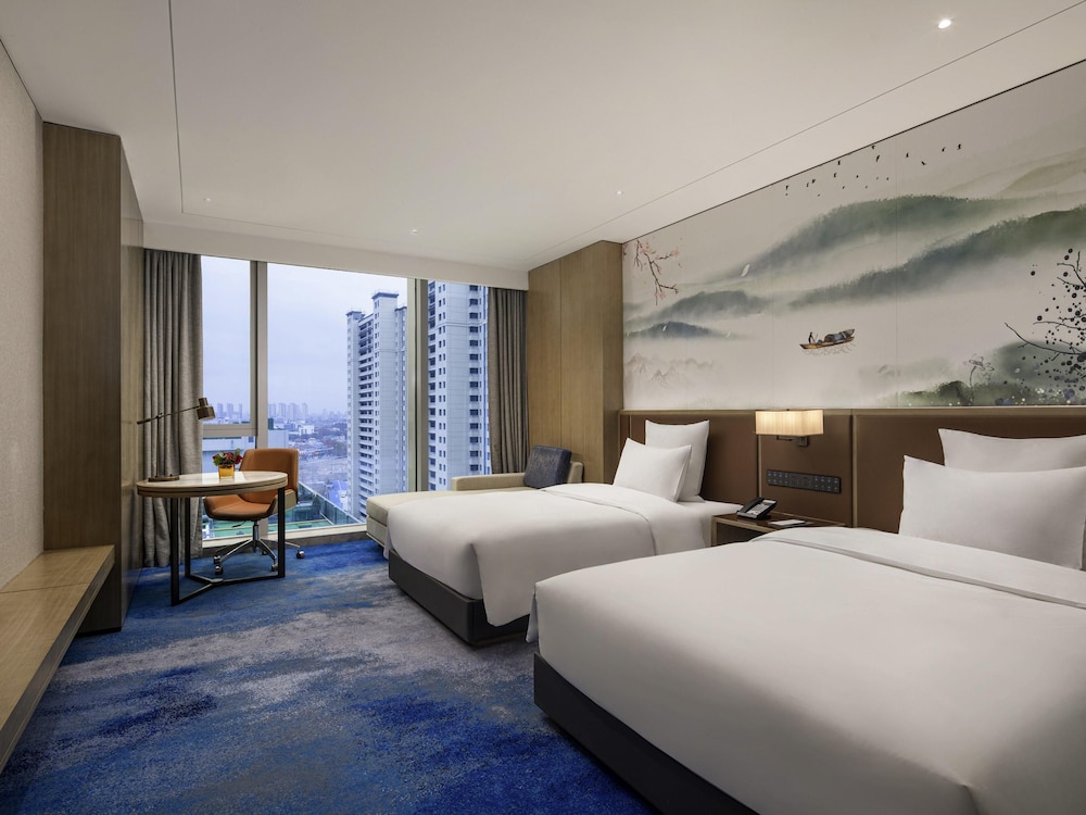 Pullman Huai'an Falcon 18/50