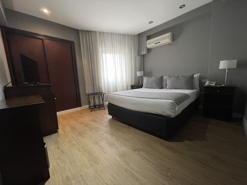 Hotel 8 de Octubre 10/48