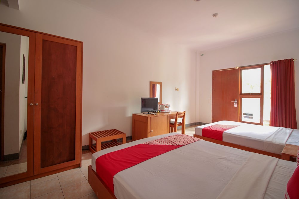 RedDoorz Plus At Hotel Sofia Pangandaran 11/27