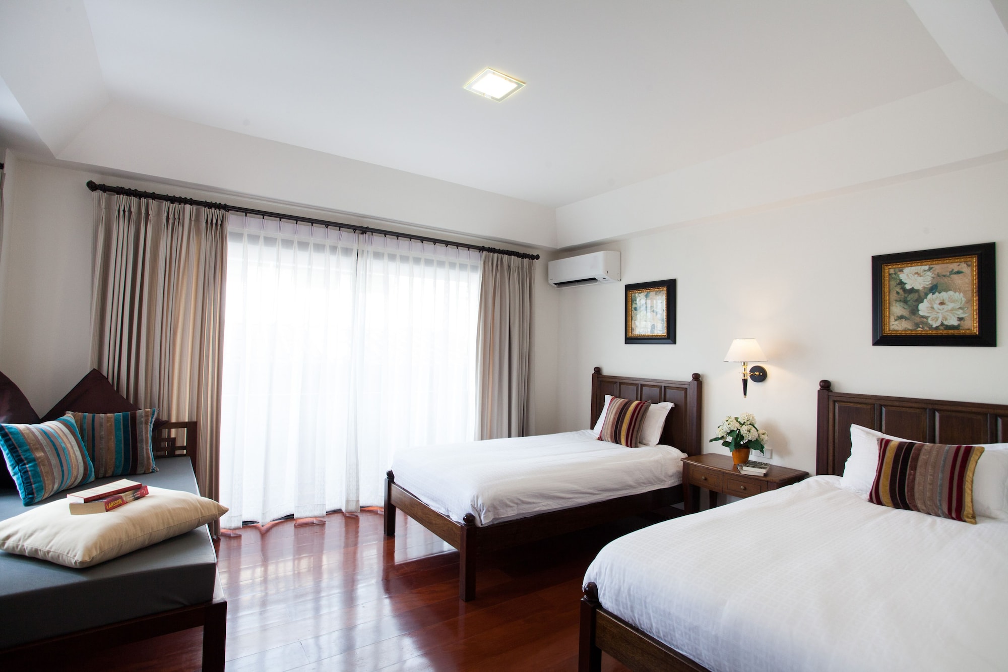 SUPERIOR, TWIN BEDS