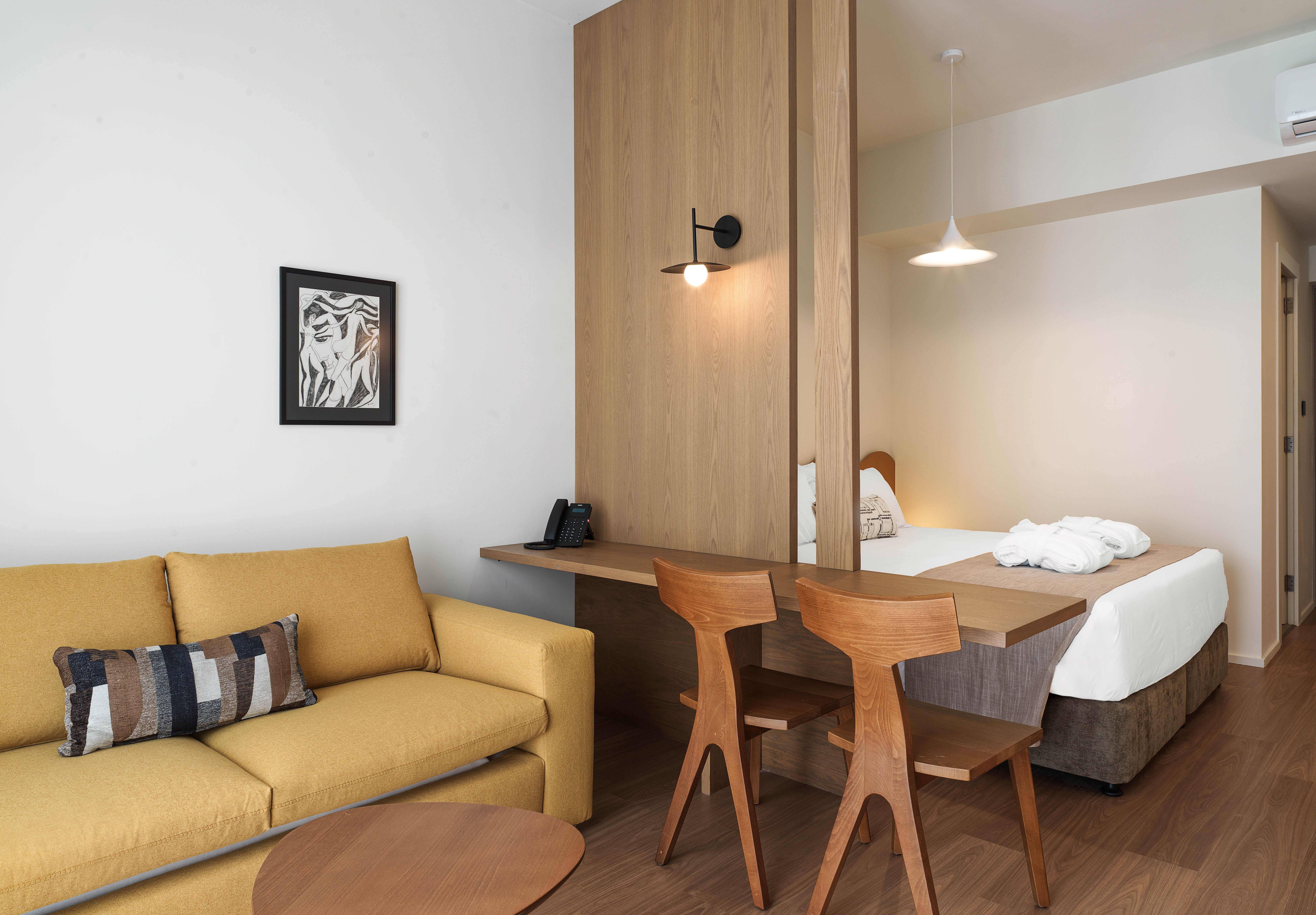 DELUXE, SUITE