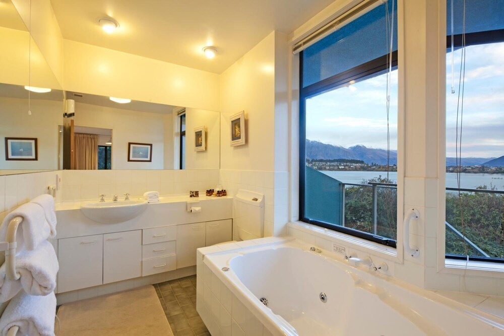 SPINNAKER BAY APARTMENTS 39/68