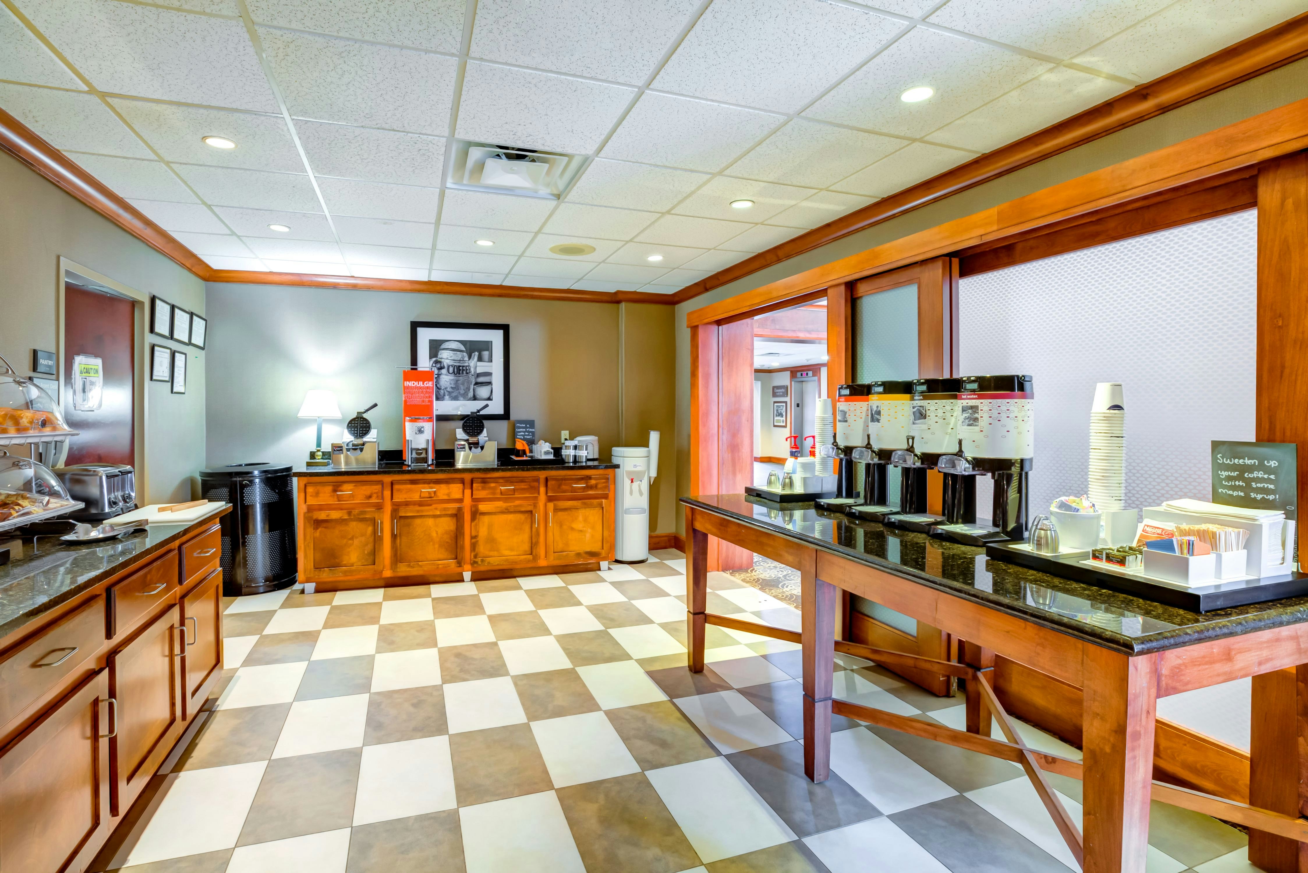 Hampton Inn Boston-Norwood 5/52