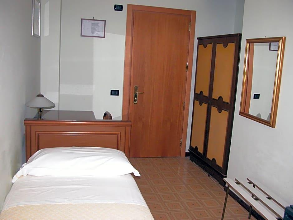 Hotel Calabresi 18/48