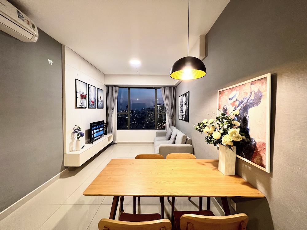 Spacious Saigon 34/50