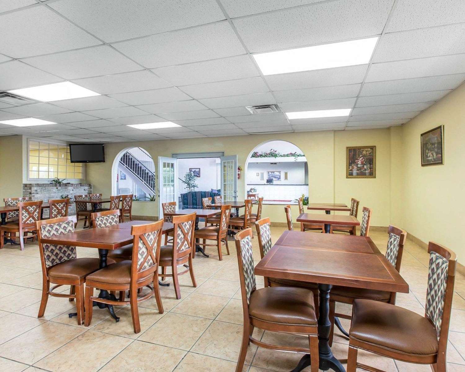 Econo Lodge Dalton West 21/26