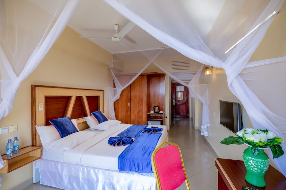 Pulickal Airport Hotel 15/50