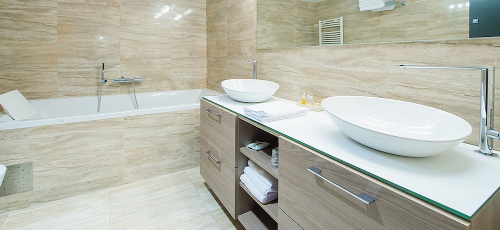 NEW HOTEL COLON 57/61