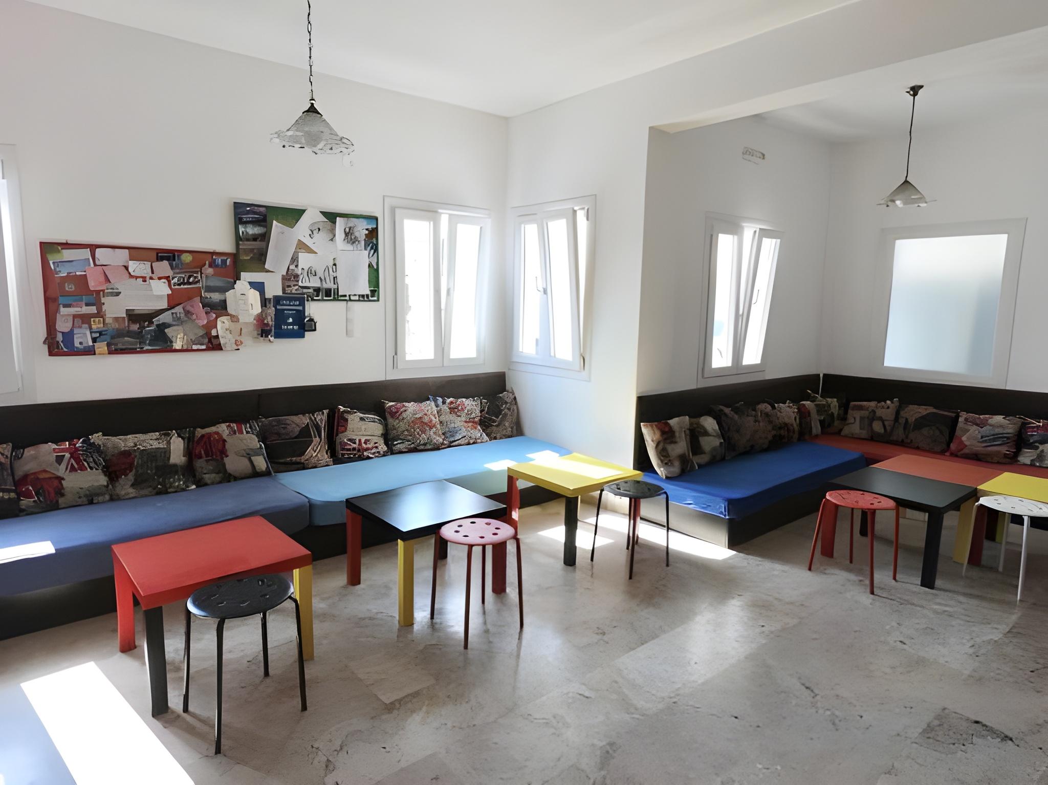 Fira Backpackers Place 10/15