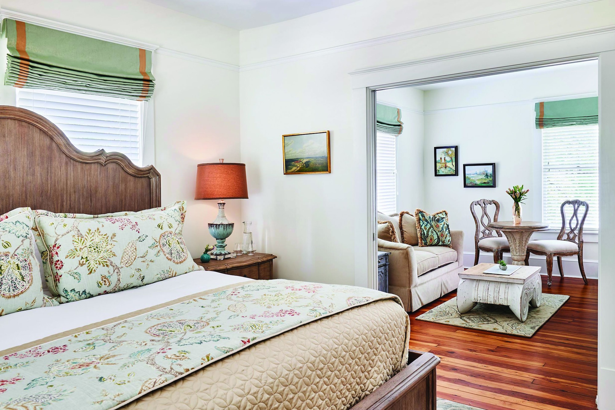 DELUXE, SUITE, KING BED, SOFA, BALCONY