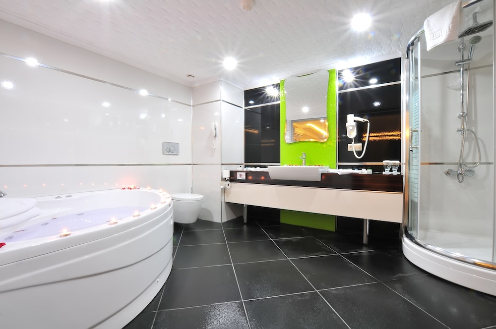 Ramada By Wyndham Usak 8/48