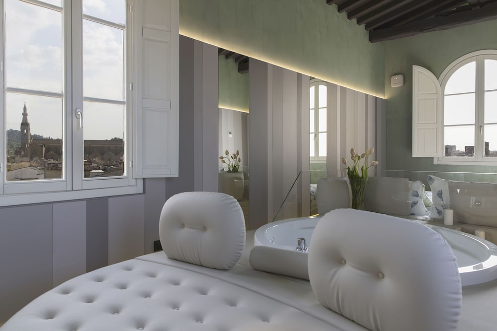 Palazzo Dei Ciompi Suites 16/71