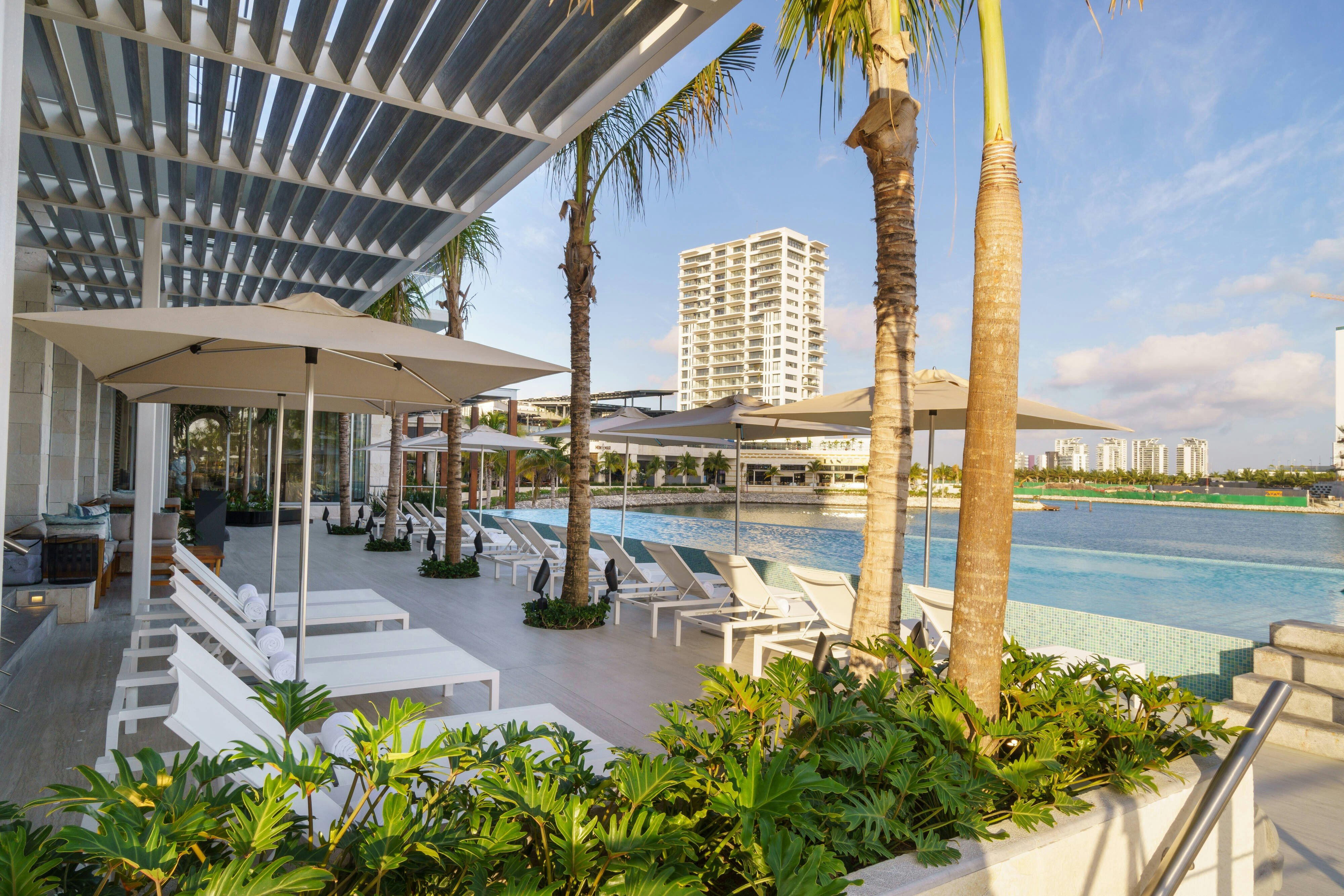 Renaissance Cancun Resort And Marina 75/76