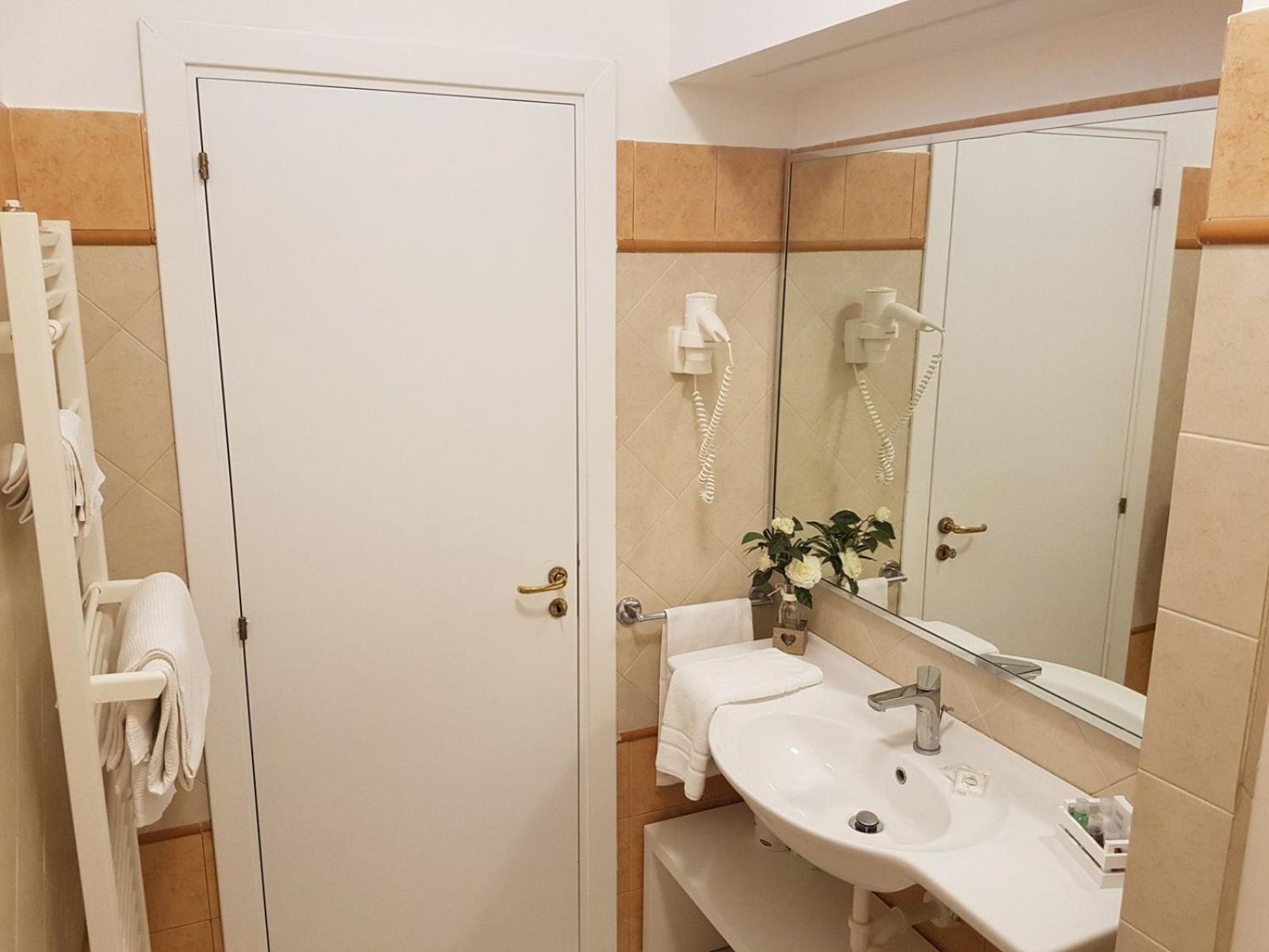 غرفة ثلاثية، HOTEL GABBIANO BEACH 4/5